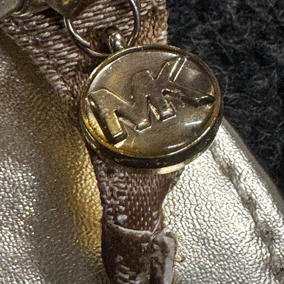 Gold Bow-Embellished Kids Sandals - Picture 6 of 7